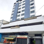 Apartamento quarto e sala com garagem e elevador em localização privilegiada. Rua Plana no Centro.