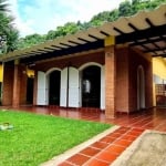 Casa térrea à venda no Condomínio Jardim Albamar em Guarujá.