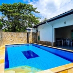 Casa térrea à venda no Jardim Albamar em Guarujá.