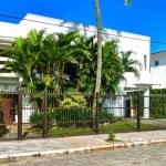 Casa À VENDA bem perto da  praia da Enseada em Guarujá.