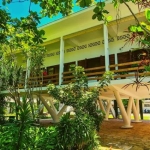 Casa com arquitetura diferenciada à venda na praia de Guarujá