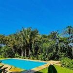 Casa à VENDA no Condomínio Iporanga em Guarujá.