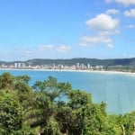 Casa a venda no condomínio Peninsula na praia da Enseada em Guarujá, lirotal de São Paulo