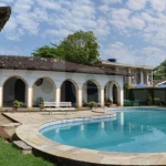 Casa térrea a venda na praia do Pernambuco em Guarujá.