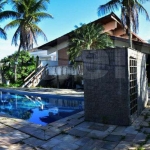 Casa frente praça a venda no Acapulco em Guarujá.