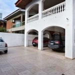 Casa à venda na Região do Aquário na praia da Enseada Guarujá.