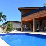 Casa frente ao mar  À VENDA na praia da Enseada em Guarujá.