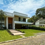 Casa  NOVA com elevador à venda no Guarujá, condomínio Granville na praia da Enseada.