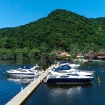 Marina Del Rey em Guarujá, casa a venda com pier para barco.