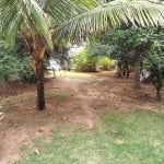 Terreno plano e murado na primeira quadra da Praia de Itacoatiara, totalmente plano. Possui uma piscina e uma área de churrasqueira.