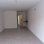 Apartamento tipo Studio, no Centro, próximo às Barcas e ao Plaza Shopping. Vazio.