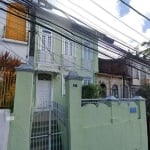 Casa para Venda em Salvador, Dois de Julho, 7 dormitórios, 2 banheiros