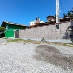 Casa Localizada no Bairro Praia de Armação à 100 Metros da Praia.