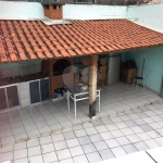 Casa em rua tranquila, reformada