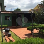 Casa térrea, bem arejada  3 dormitórios com uma suíte, 2 vagas, rua tranquila,