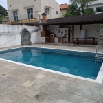 Vende-se Casa com 4 suítes, 2 com closet, 4 vagas de garagem, piscina, no Horto Florestal