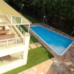 Casa condominio fechado no Horto com quintal grande e piscina