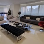 Apartamento amplo e totalmente reformado no Jardim São Paulo, um por andar.