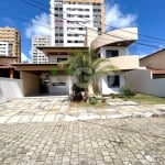 Casa em Condomínio Fechado com  Fácil acesso e ótimo espaço interno