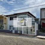 Excelente casa de alvenaria à venda, a 200m da orla da praia no Bairro Itaguaçu - Florianópolis/SC