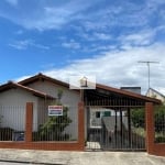 Excelente casa com 3 dormitórios e piscina em Picadas do Sul