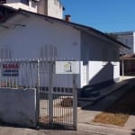 Casa com 02 quartos com quintal, com excelente localização na praia comprida