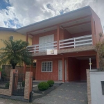 Excelente Casa com 03 quartos em ótima localização na Ponta de Baixo