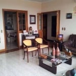 Perto do Colégio Farroupilha, vendo apartamento de três dormitórios