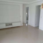 Vendo apartamento de três dormitórios, suíte, garagem e elevador, próximo ao Shopping Iguatemi em Porto Alegre