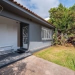 Casa com 3 quartos para alugar na Rua General Nestor Silva Soares, 198, Três Figueiras, Porto Alegre