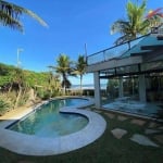 Casa frente mar com terreno de 675 m² , linda piscina .