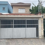 Sobrado à venda com 180m, 3 dormitórios, 2 suítes, 2 vagas de garagem, Com quintal, Jardim Aricandu