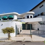 Casa para venda com 4 dormitórios seno 1 suíte, 4 vagas de garagem,  391M², no bairro Parque dos Pr