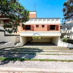 Casa para locação de 520m², 4  suítes, closet, jardim de inverno, piscina, 8 vagas,  no Condomínio