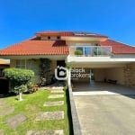 Casa 4 Quartos, Piscina, Moveis Planejados, Salão de Festas à Venda, 460 m² por R$ 2.999.900 - Vista Alegre - Curitiba/PR