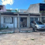 Casa de 94m² no bairro Jardim Botânico! O imóvel é composto por living para dois ambientes, 2 dormitórios, banheiro social, cozinha, garagem coberta e espaçoso pátio nos fundos. Necessita reformas e a