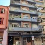 Apartamento de 3 dormitórios no Centro Histórico em Porto Alegre. Possui hall de entrada, sala de estar, sala de jantar, lavabo, banheiro social, ampla cozinha e área de serviço separada.&lt;BR&gt;Loc