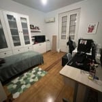 Casa em alvenaria, próxima à 24 de outubro, com a seguinte composição: &lt;BR&gt;Térreo: lavabo, área social com 3 ambientes, sala de estar, jantar e escritório. Cozinha com copa separada. Fundos: pát