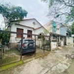 Casa no bairro Santana, com 3 dormitórios, living, vaga para 5 carros e junto a casa tem uma clinica Veterinária completa, ótima localização, perto de todos os recursos que o bairro pode proporcionar.