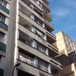 Apartamento 4 dormitórios, Centro Histórico. Imóvel diferenciado com planta ampla de 163 m² de área privativa. A distribuição corresponde: quatro dormitórios, com sala de jantar, sala de estar, biblio