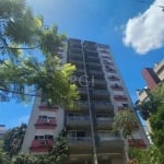 PROMOÇÃO: Vende cobertura com linda vista no bairro Petrópolis com 282,52 m²,  living dois ambientes com sacada, 3 dormitórios sendo um suíte, ampla cozinha, dependência completa, piso tabuão /  parqu