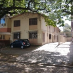 Vende apartamento de 2 dormitórios; banheiro social; cozinha ampla; área de serviço; bem iluminado e ventilado; rua tranquila em região arborizada com muito lazer, segurança e saúde! A poucos passos d