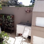 Apartamento GARDEN no bairro Mont'Serrat em Porto Alegre. Living com dois ambientes e lareira. 2 dormitórios sendo um suíte, cozinha , lavanderia, banheiro social e auxiliar. Terraço ensolarado com ch