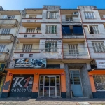 Belíssimo Apartamento de 2 dormitórios,  reformado de frente no Bairro Floresta em ponto estratégico de Porto Alegre. Ótima  localização em frente à parada de ônibus, restaurantes, mercados, farmácias