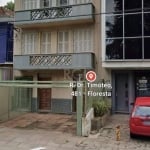 Excelente Apartamento com 2 dormitórios, de fundos, living 2 ambientes, cozinha área de serviço, e banheiro social. Localização ótima, junto a Cristóvão Colombo e pertinho do Parcão. Aceita Financiame