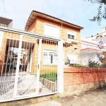 Casa de quatro quartos, suíte e três vagas de garagem no bairro Partenon em Porto Alegre&lt;BR&gt;Excelente casa à venda no bairro Partenon, em Porto Alegre!&lt;BR&gt;&lt;BR&gt;Com 240m² de área priva