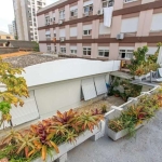 Apartamento 3 dormitórios, 3 suítes, 2 vagas de garagem, no bairro Menino Deus, Porto Alegre/RS.      &lt;BR&gt;Ótima Casa de rua, composta por  3 suítes, banheiro social, estar íntimo, escritório, Li