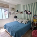 Apartamento a venda de 2 dormitórios, no bairro Floresta, living dois ambientes, reformado, semi mobiliado, ficam os móveis sob medida, banheiro reformado, hidráulica e elátrica novas, apenas dois lan