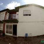 Casa / Sobrado no Cristal. Ótima Casa/Sobrado com 3 Dormitórios sendo 2 Dormitórios com Sacada, Ampla Sala de Estar, Cozinha, Lavabo, Escada para o Piso Superior Revestida em Madeira, Sala de Vídeo, S