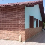 Vende casa 3 dormitórios, sendo 1 suíte, living 2 ambientes, banho social, garagem, varanda com churrasqueira, em rua calma, perto de todos os recursos do bairro, agende sua visita!! &lt;BR&gt;&lt;BR&